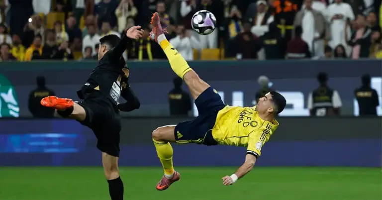 বাইসাইকেল কিকে গোল করেন ক্রিস্টিয়ানো রোনালদো